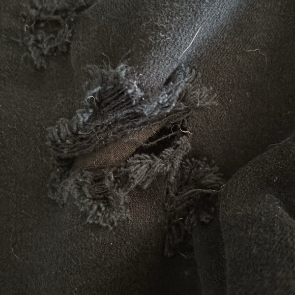 AEO Stretch Size 4 Black Distressed Shorts EUC - Picture 6 of 6